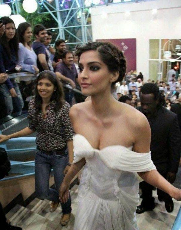 Top Unexpected 'Oops' Moments caught of Indian Actresses in 'Public'