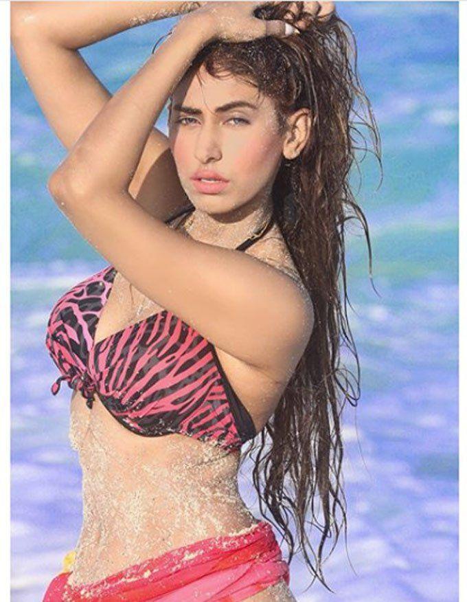 Tv Actress Heena Harwani Caught in Bikini Stills