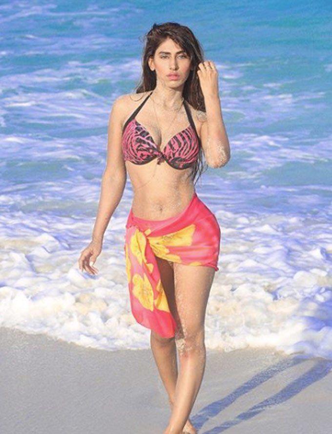 Tv Actress Heena Harwani Caught in Bikini Stills