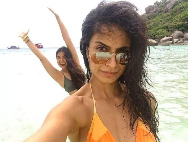 UNSEEN PICS Sarah Jane Dias in Bikini