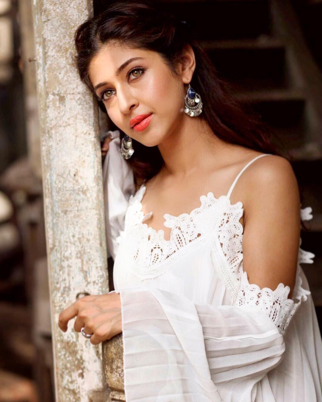 Unseen Pictures Of Sonarika Bhadoria that are So Hot To Handle