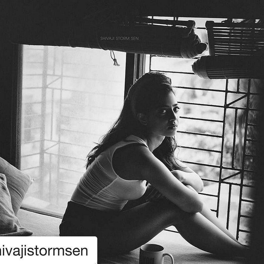 VIEW PICTURES: Radhika Apte Chills In A Green Bikini In Tuscany, Italy!