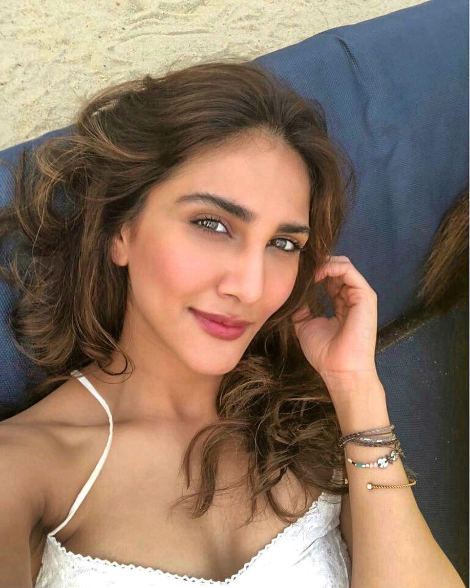 Vaani Kapoor Latest Hot & Spicy 2018 Photos