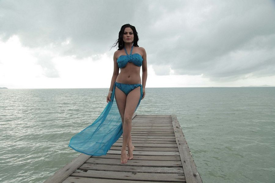 Veena Malik Hot and Sexy Stills