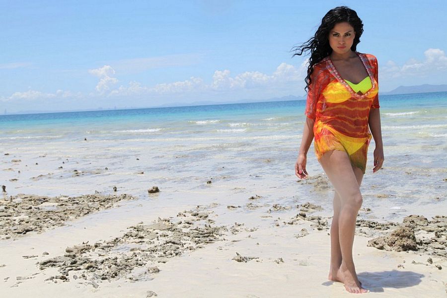 Veena Malik Hot and Sexy Stills