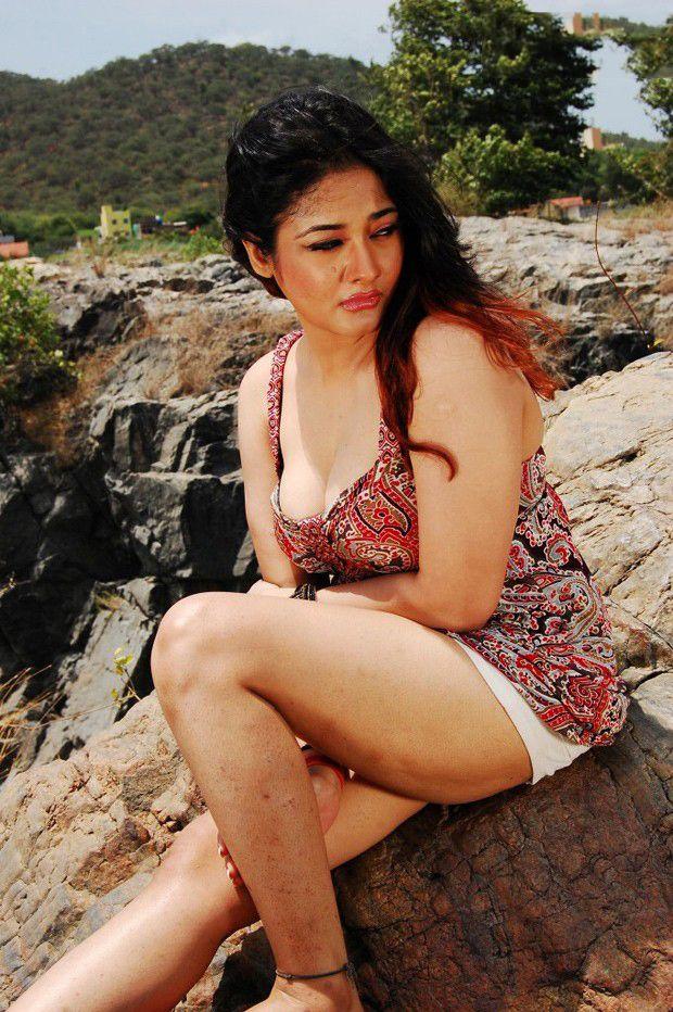 Very Hot And Spicy Images Of Actress Kiran Rathod