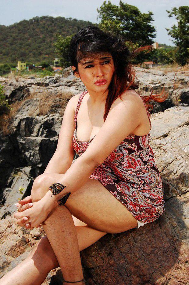 Very Hot And Spicy Images Of Actress Kiran Rathod