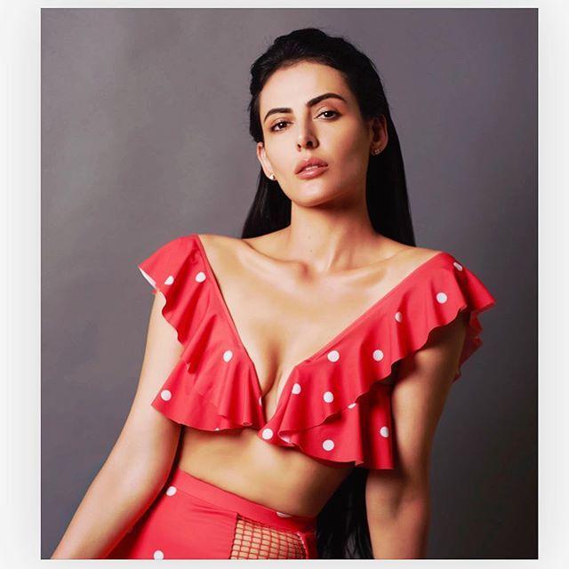 View Model & Actress Mandana Karimi Unseen Hot Pictures