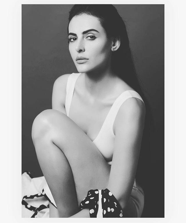 View Model & Actress Mandana Karimi Unseen Hot Pictures