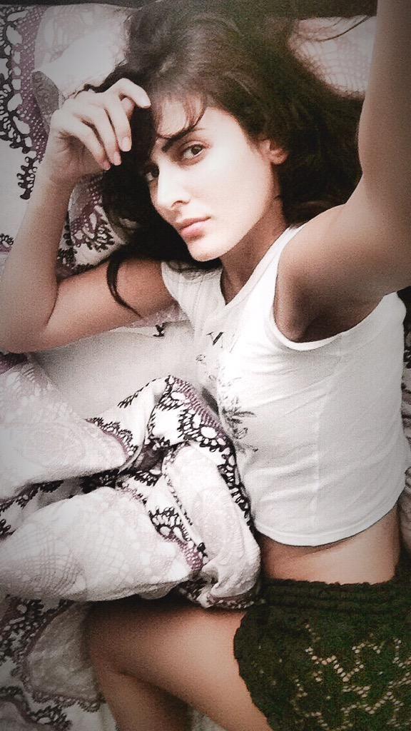 View Model & Actress Mandana Karimi Unseen Hot Pictures