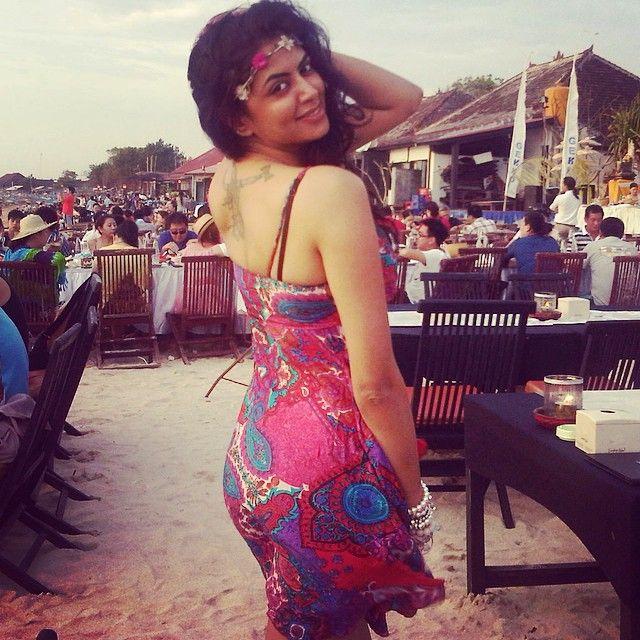 WOAH! TV actress Kavita Kaushik shares HOT pictures in BIKINI!