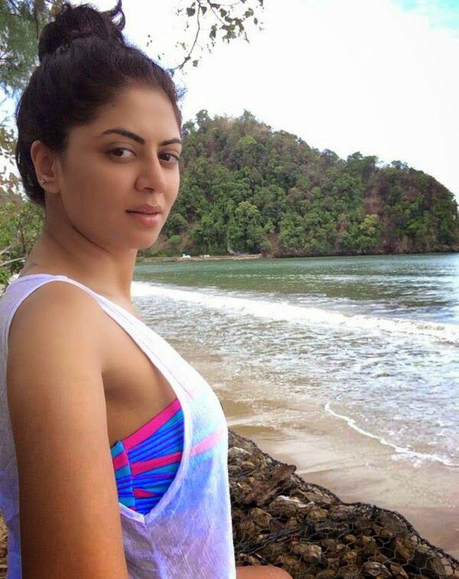 WOAH! TV actress Kavita Kaushik shares HOT pictures in BIKINI!