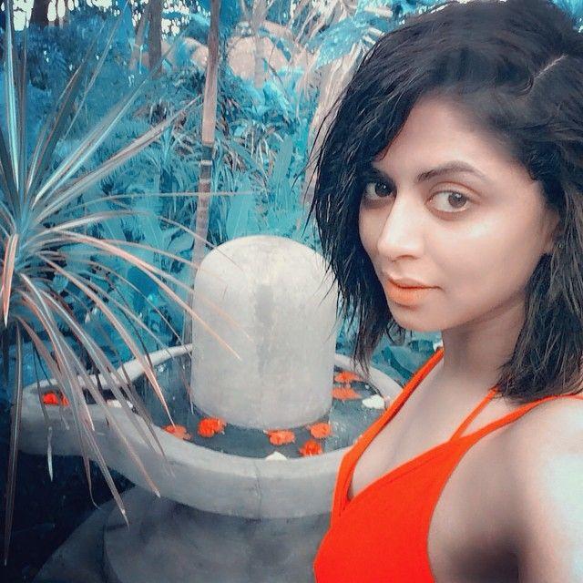 WOAH! TV actress Kavita Kaushik shares HOT pictures in BIKINI!