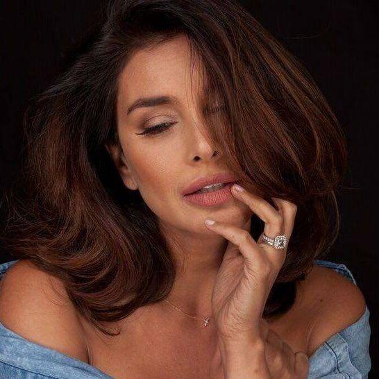 Wow! Pics Of Lisa Ray Chilling In A Swimsuit