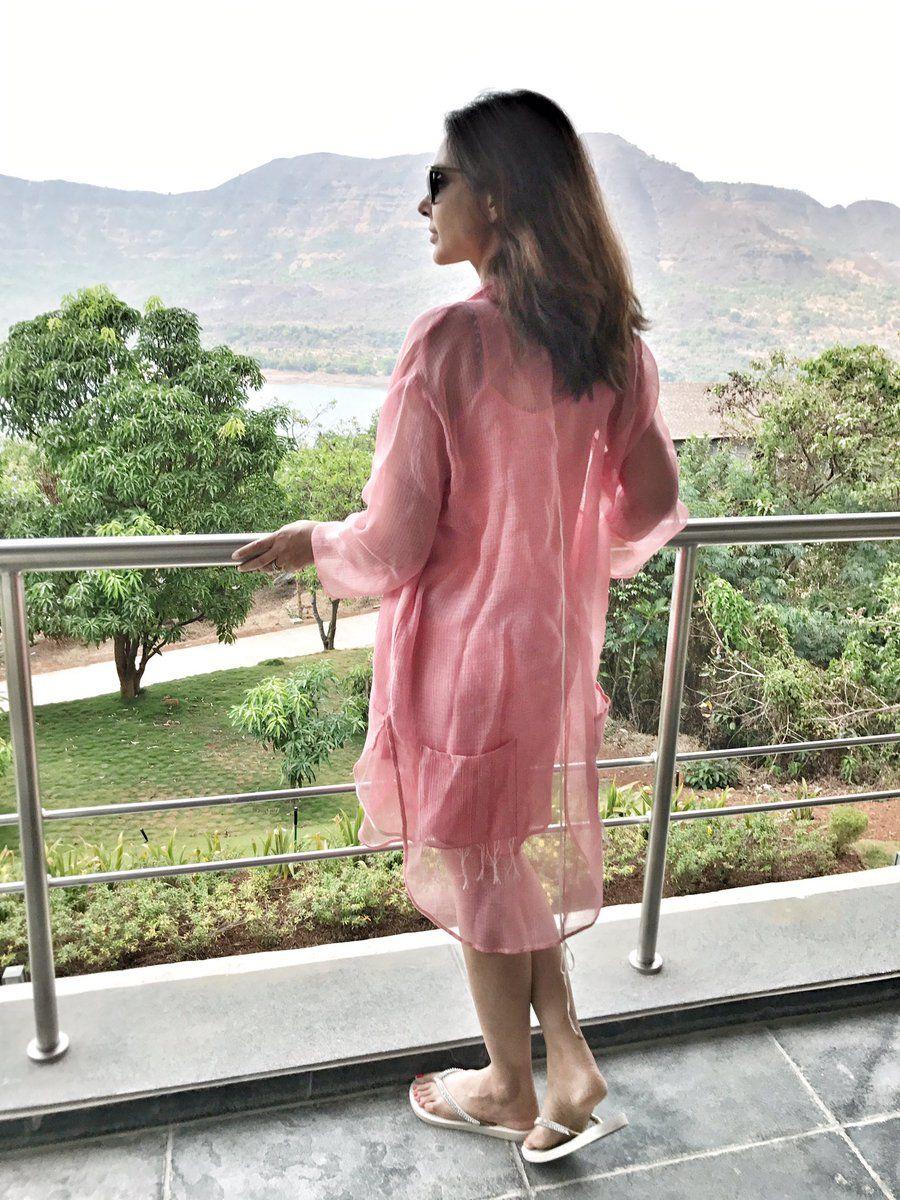 Wow! Pics Of Lisa Ray Chilling In A Swimsuit