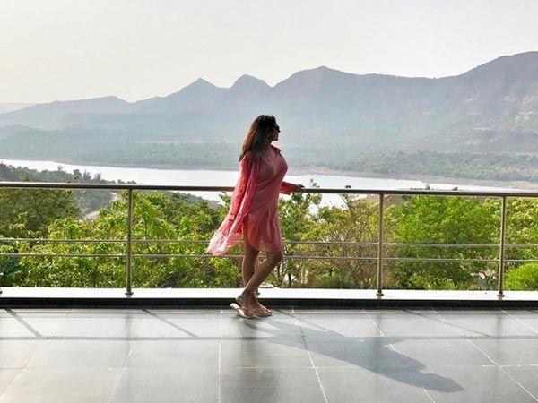 Wow! Pics Of Lisa Ray Chilling In A Swimsuit