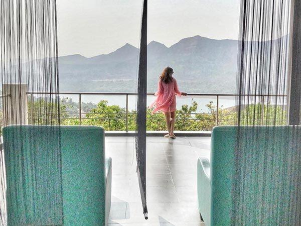 Wow! Pics Of Lisa Ray Chilling In A Swimsuit