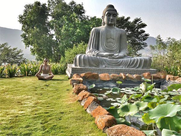 Wow! Pics Of Lisa Ray Chilling In A Swimsuit