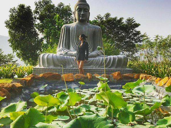 Wow! Pics Of Lisa Ray Chilling In A Swimsuit