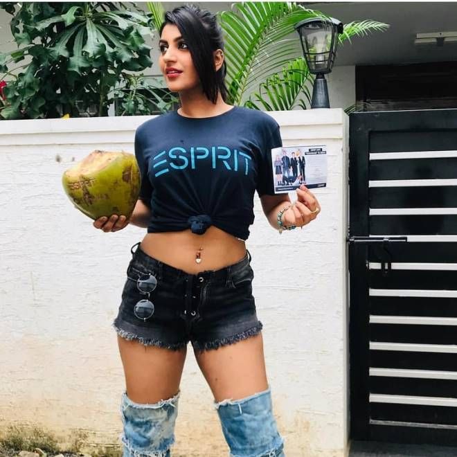 Yashika Aannand Hot Spicy Pictures