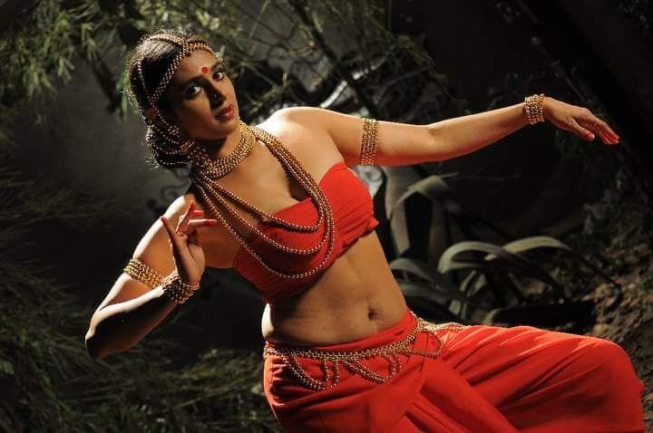 Yesteryear Actress Kasthuri Sensuous Stills