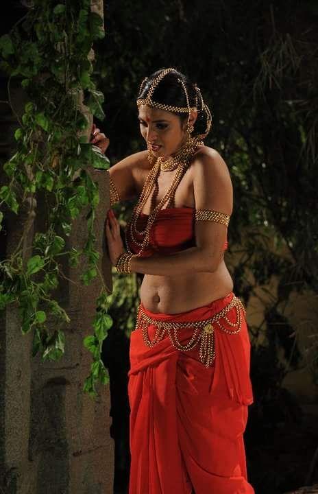 Yesteryear Actress Kasthuri Sensuous Stills