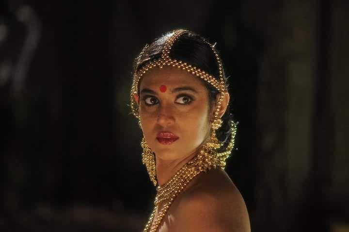 Yesteryear Actress Kasthuri Sensuous Stills