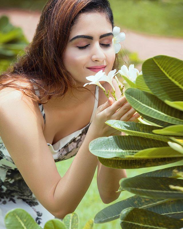 Zaara Yesmin Latest Hot & Spicy Photoshoot Stills