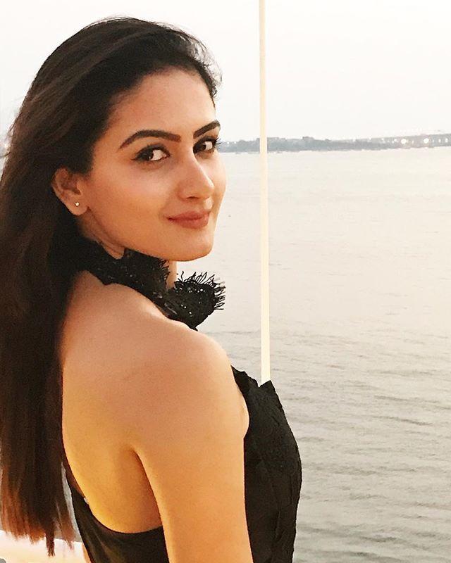 Zaara Yesmin Latest Hot & Spicy Photoshoot Stills