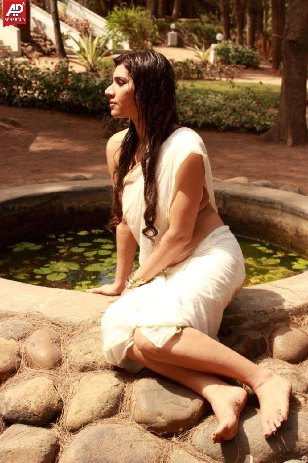 Actress Anjana Hot Sexy Stills