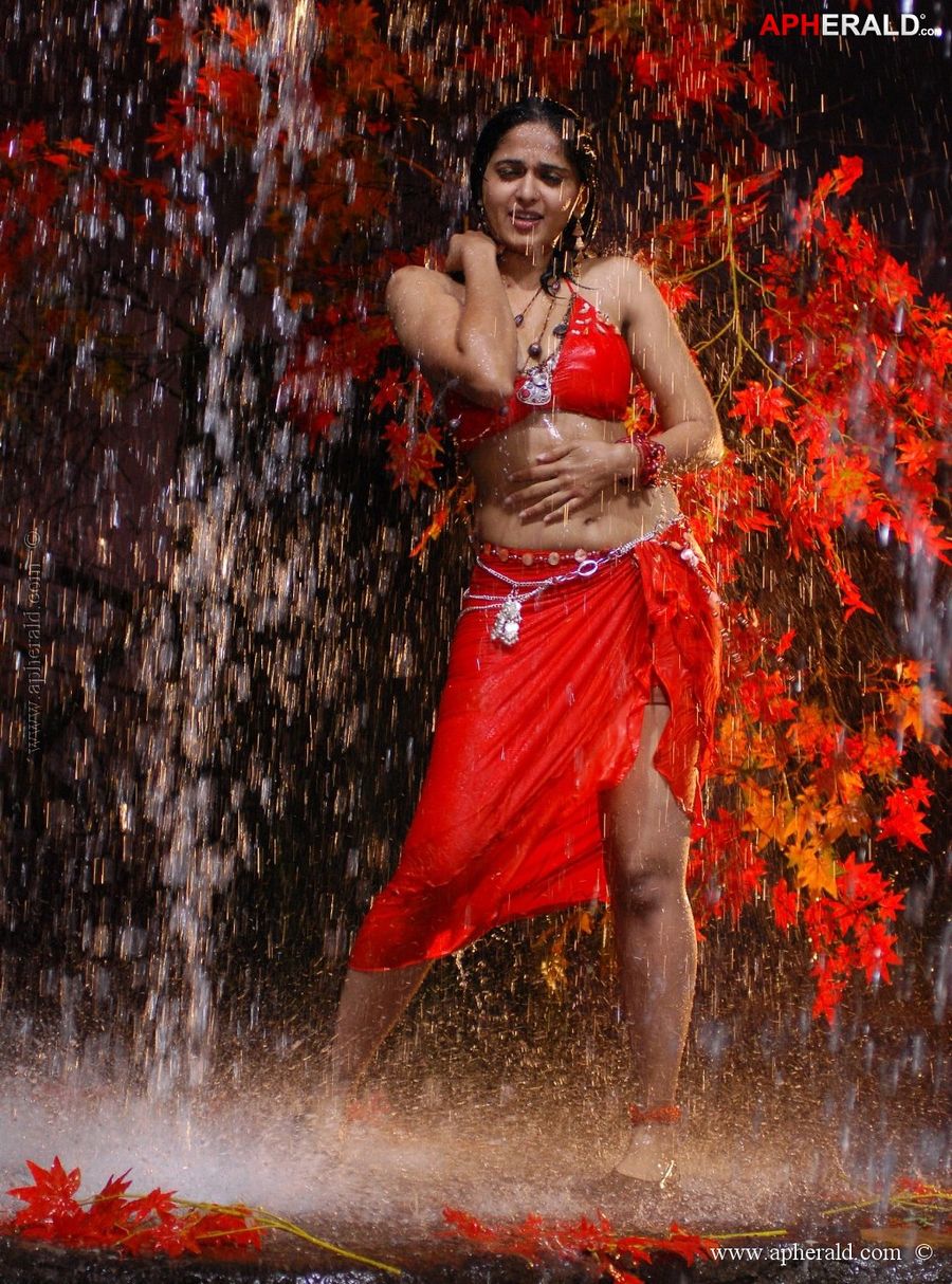 Actress Anuskha Hot Sexy Photo Pics