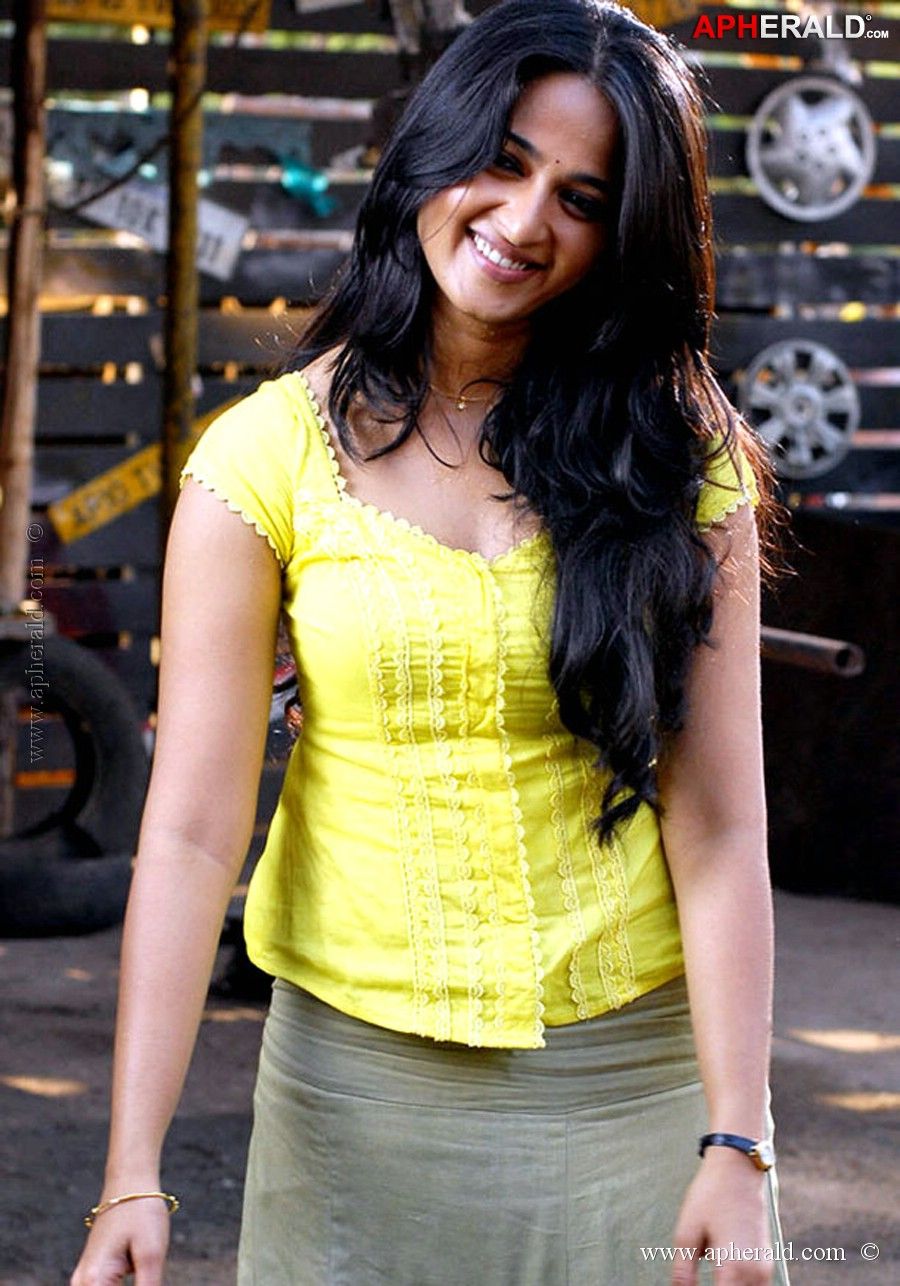 Actress Anuskha Hot Sexy Photo Pics