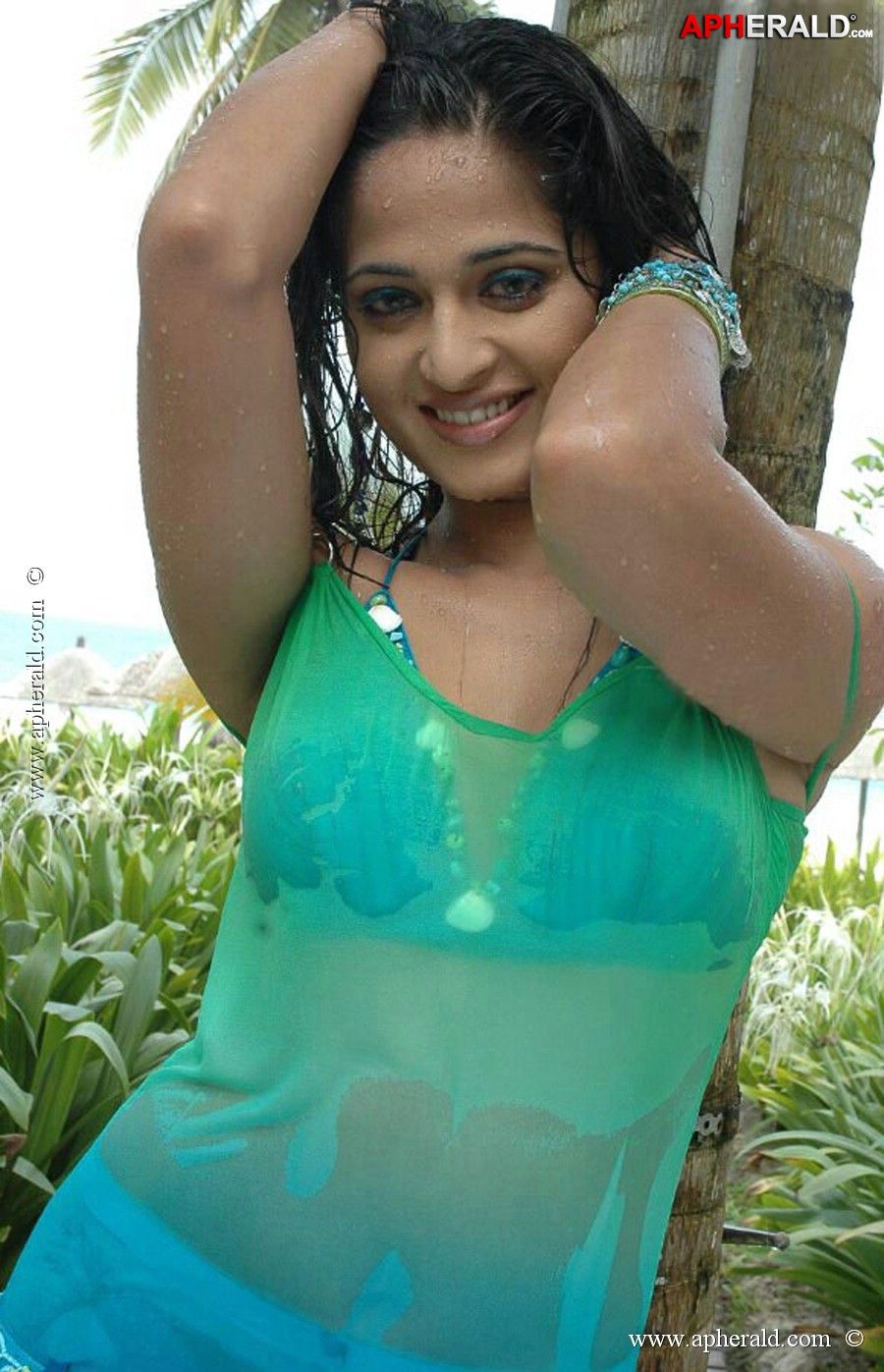 Actress Anuskha Hot Sexy Photo Pics