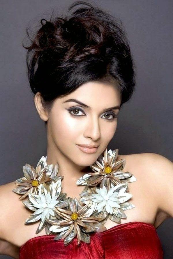 Actress Asin Sexy Pictures