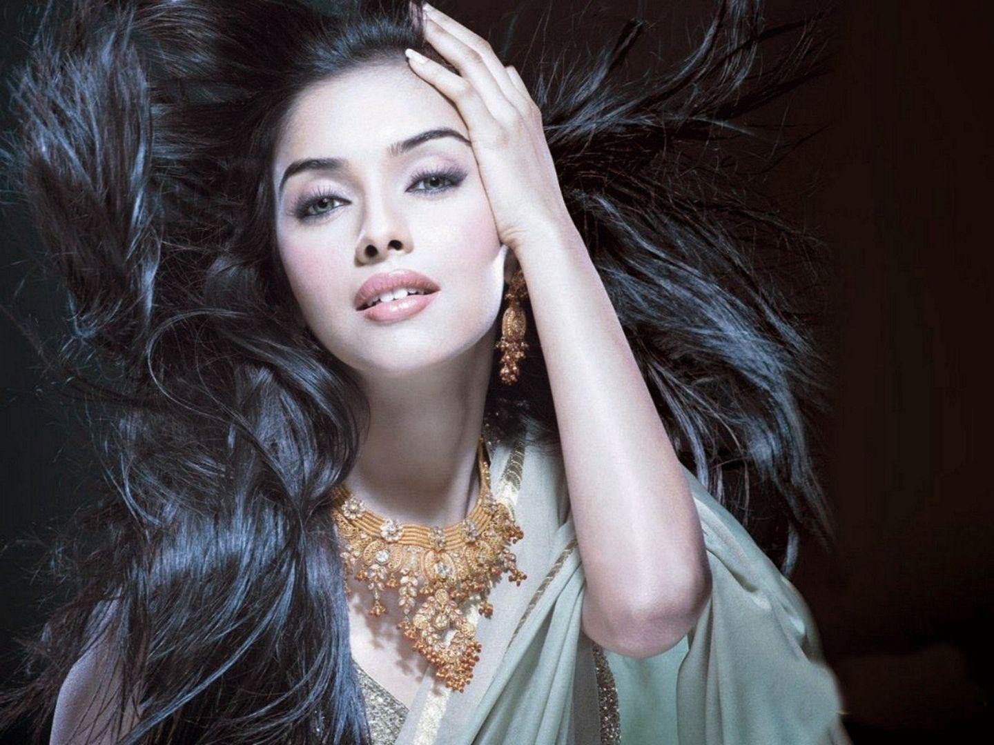 Actress Asin Sexy Pictures