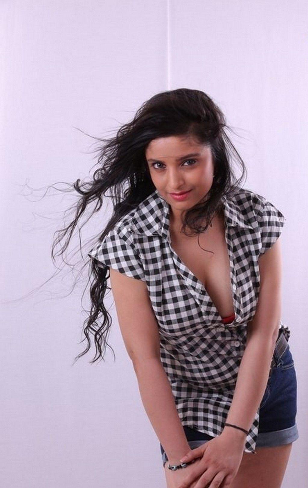 Actress Divya Hot Photos