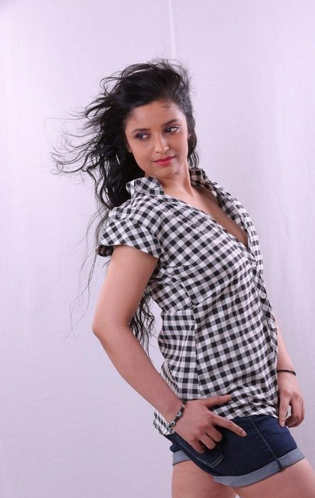 Actress Divya Hot Photos