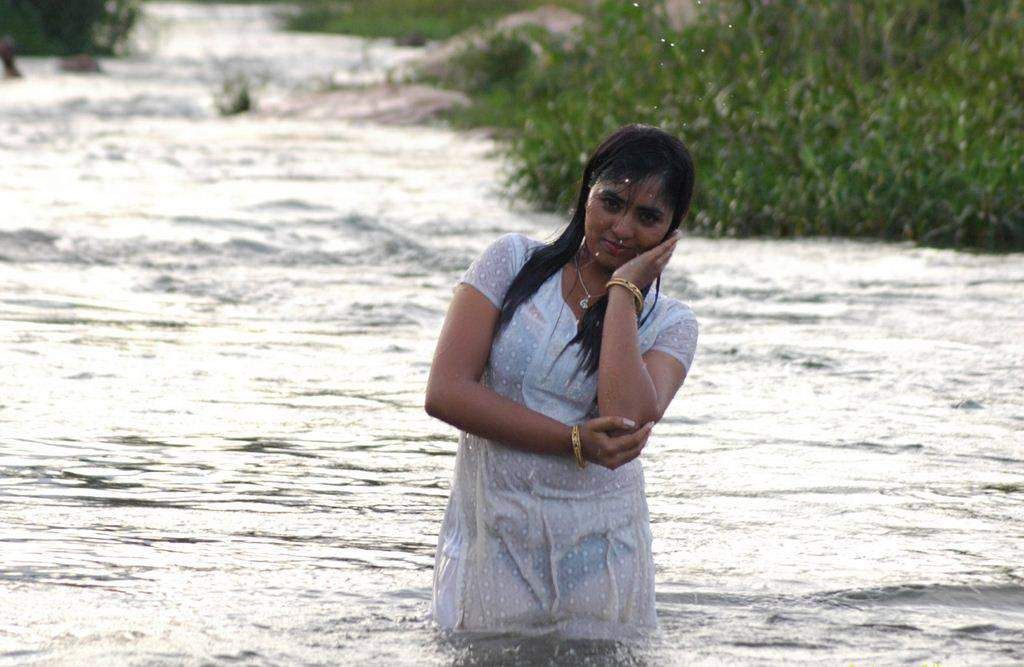 Actress  Hot bikini pics