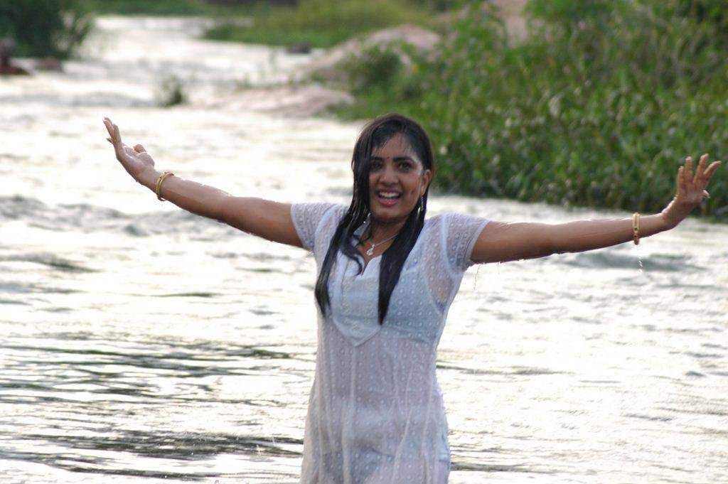 Actress  Hot bikini pics