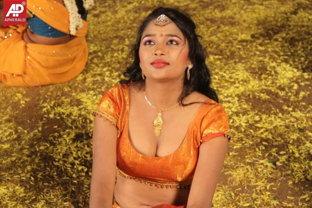 Actress  Hot bikini pics