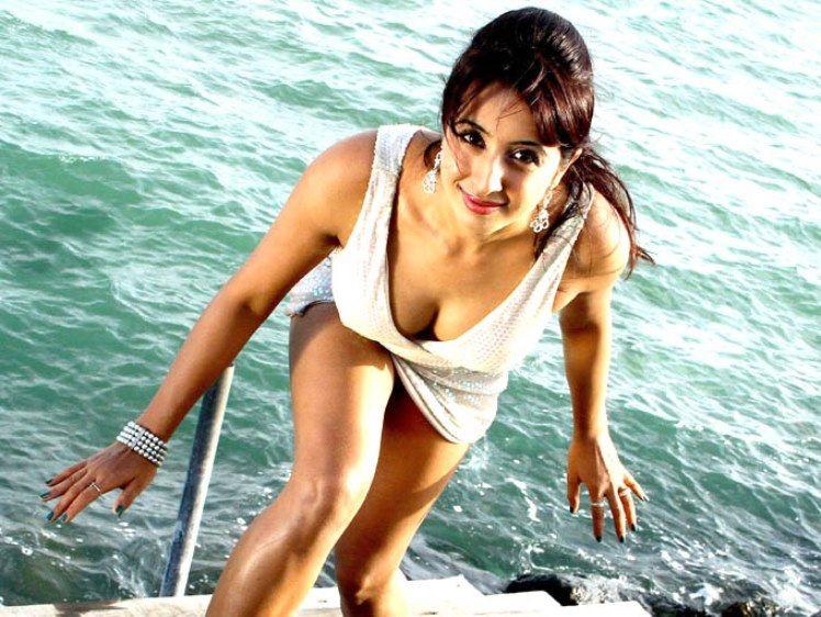 Actress Hot Clevage Show Photos