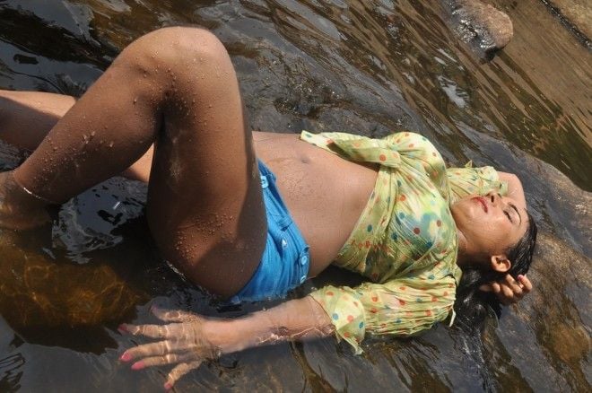 Actress Hot Navel Show Photos