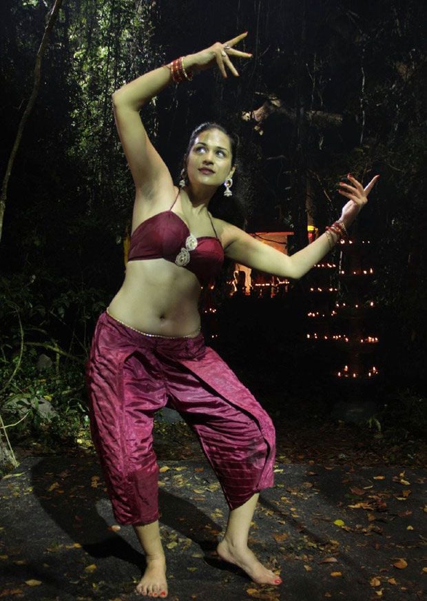 Actress Hot Navel Show Photos