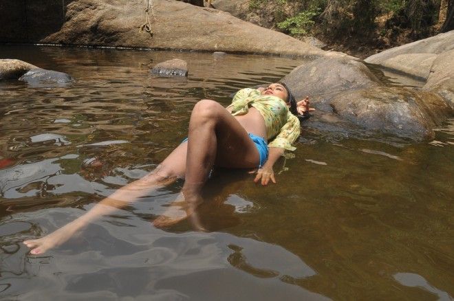 Actress Hot Navel Show Photos