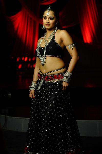 Actress Hot Navel Show Pictures