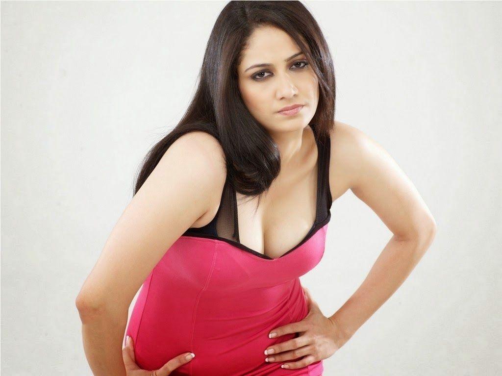 Actress Hot Navel Show Pictures
