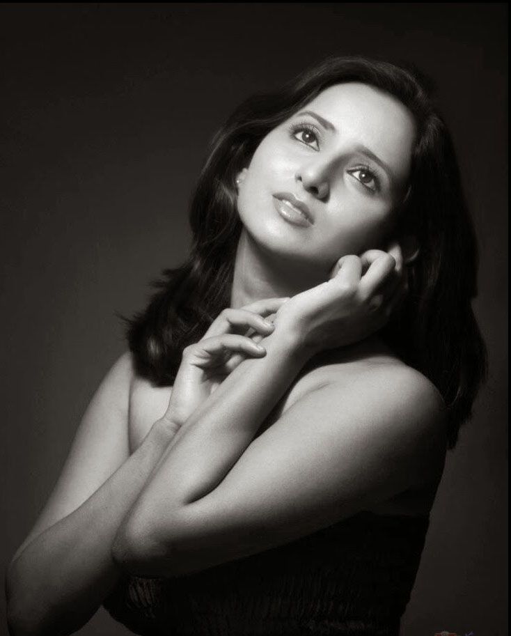 Actress Ishika Singh Hot & Spicy Photos