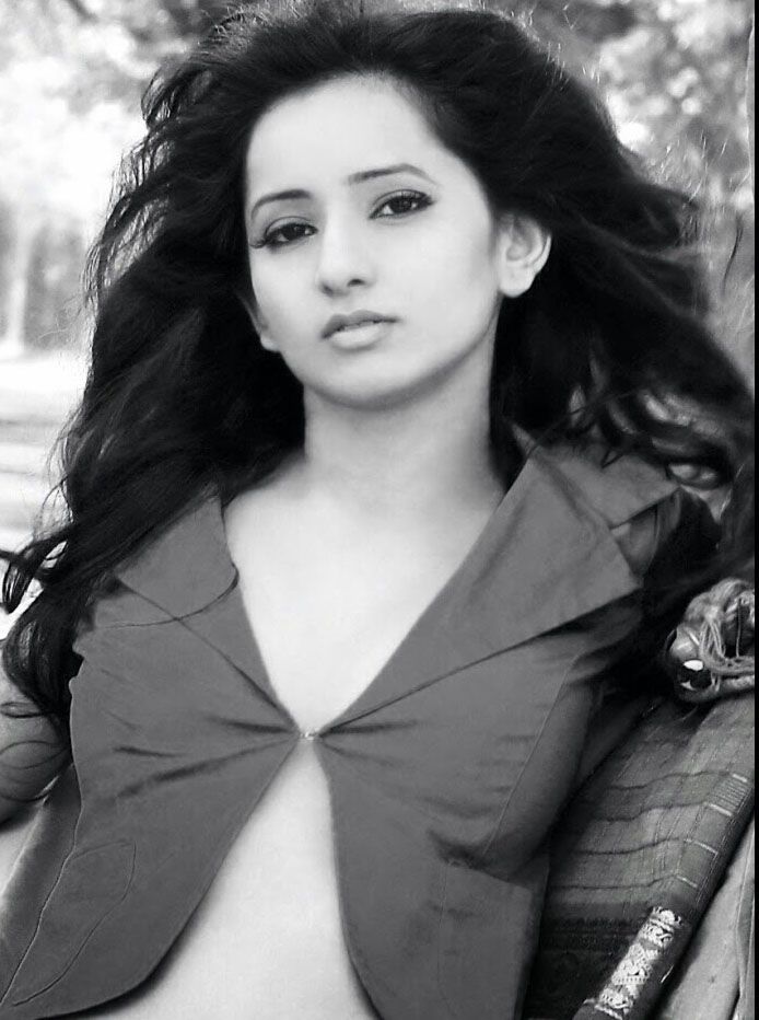 Actress Ishika Singh Hot & Spicy Photos