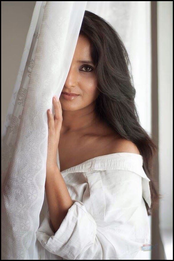 Actress Ishika Singh Hot & Spicy Photos