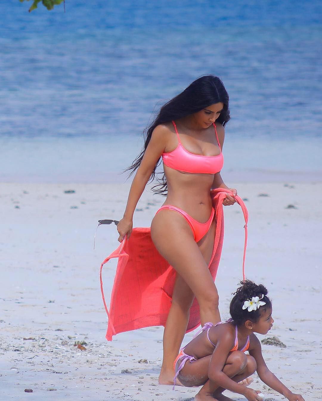 Actress Kim Kardashian Hot and Spicy Photos in Bikini